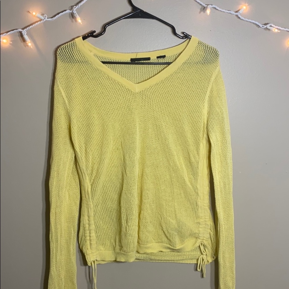 Yellow scrunchup side sweater : size s